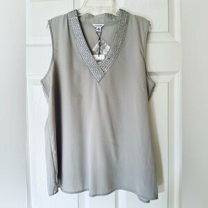 Calvin Klein | Light Gray | Sleeveless V-Neck Top ✨